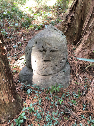 謎の石仏